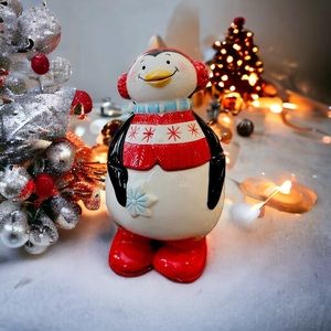 2005 Fitz & Floyd Essential Handpainted Christmas 6.5" Lidded Box Penguin
